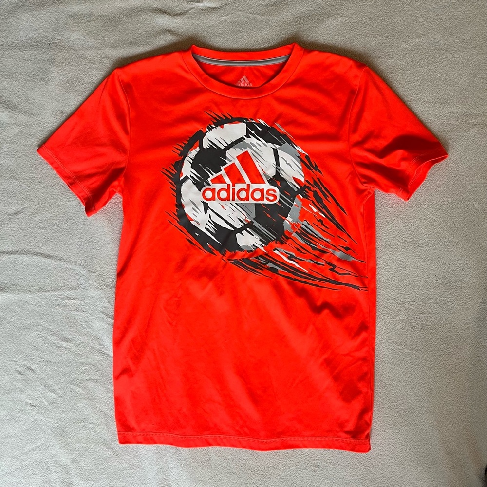 Adidas soccer graphic top size L (kids 14-16)